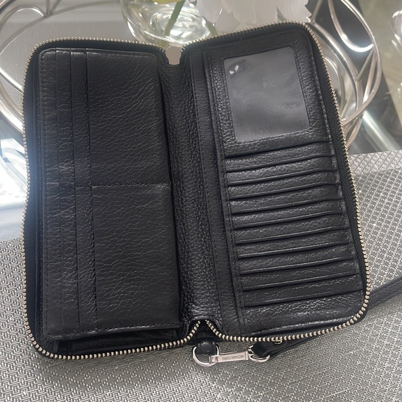 Authentic Michael Kors Wallet - Picture 4 of 5
